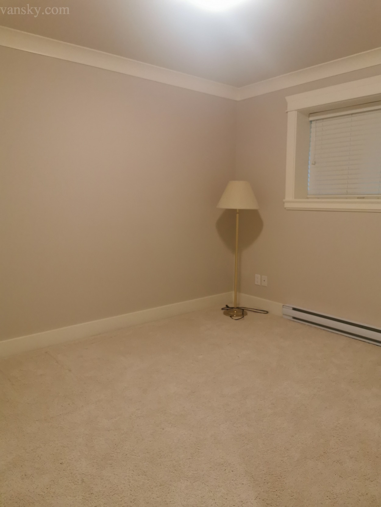 220412121814_2nd bedroom.jpg